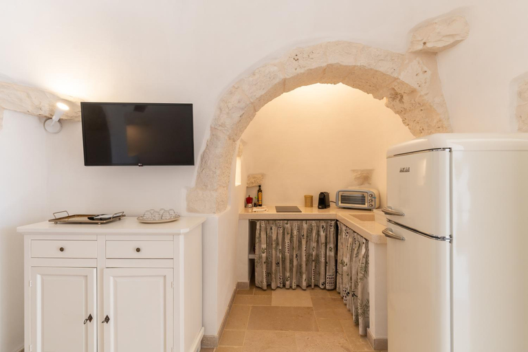 Others 4, Trullo White Dream con Piscina, Brindisi