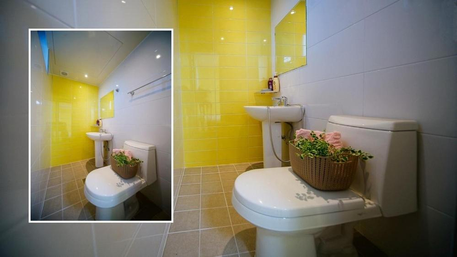 Bathroom 2, Jeonju Hanok Maeul Gaekridangil Guest House, Jeonju