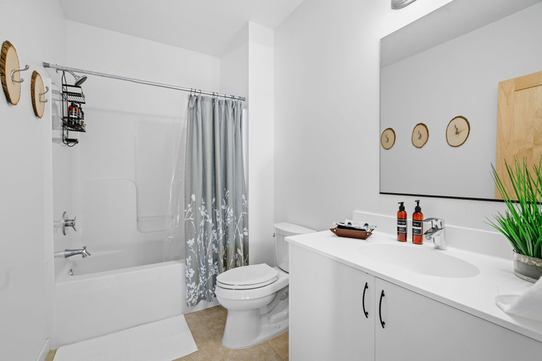 Bathroom 4, The Happy Home, Washington