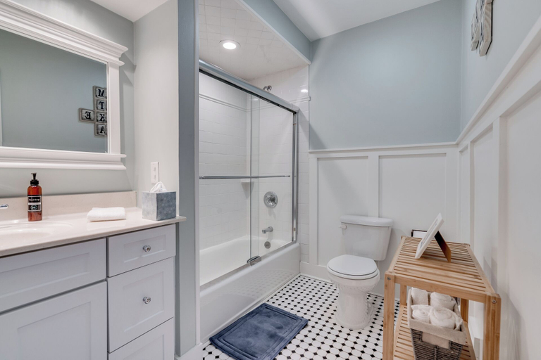 Bathroom 4, D. Lakefront Cottage, Hennepin
