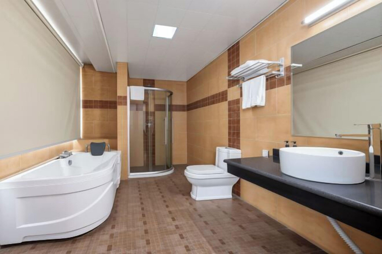 Bathroom 3, Sunshine Holiday Hotel, Wuwei