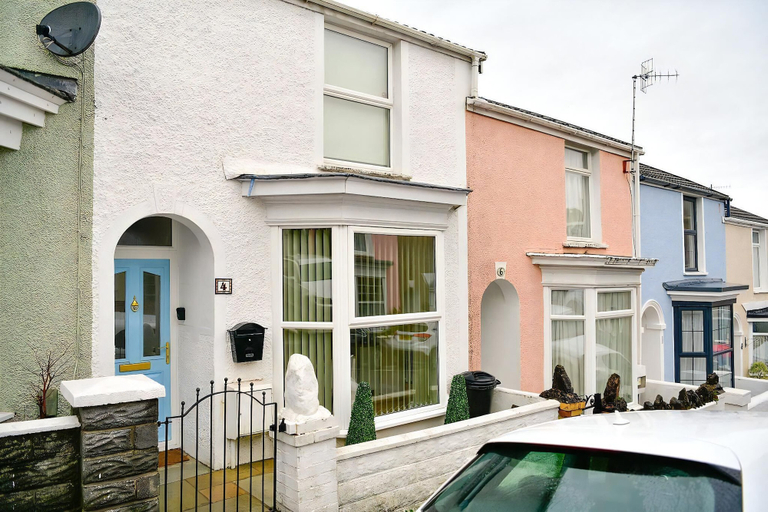 Exterior & Views, Just Stay Wales - Castle Square Cottage, Swansea