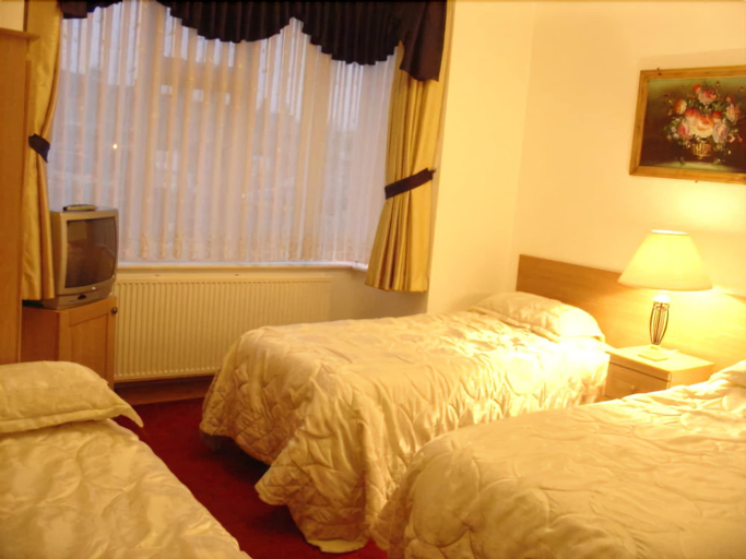 Room 4, Acorn Lodge Gatwick Hotel, Surrey