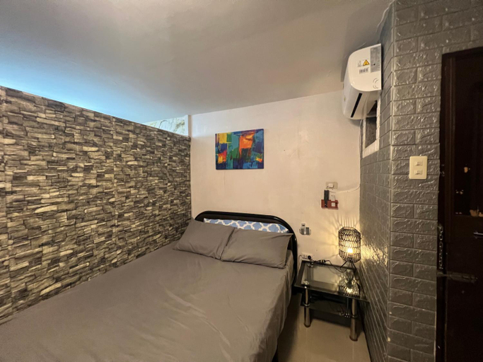 Bedroom 3, UNO'S Place with Karaoke,Wifi,Netflix and Balcony, Imus