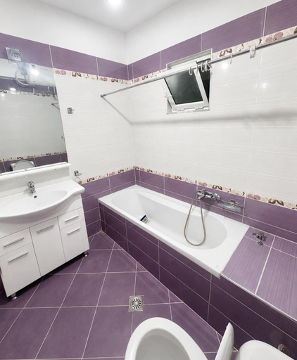 Bathroom 3, Joel Seascape Apartments, Sarandës