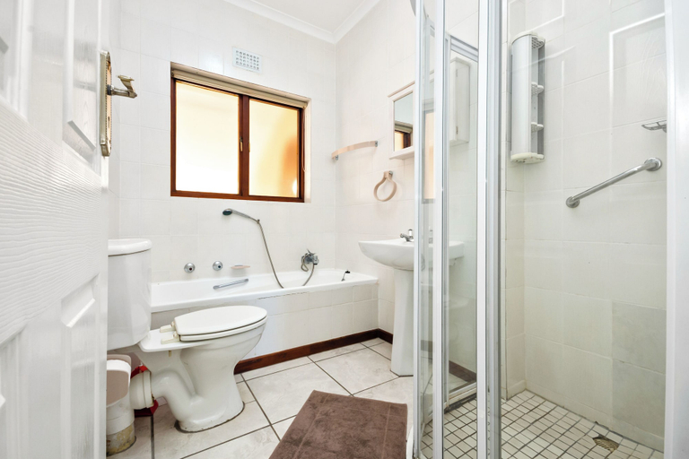 Bathroom 5, Montagu Springs Resort, Cape Winelands