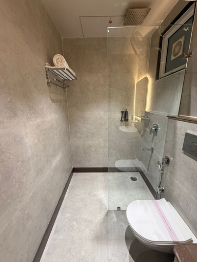 Bathroom 5, Hotel Satnam, Dehradun