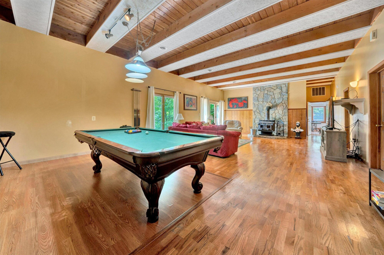 Others 5, The Main House - Lakefront Home With Private hot tub & Balcony, Bedford