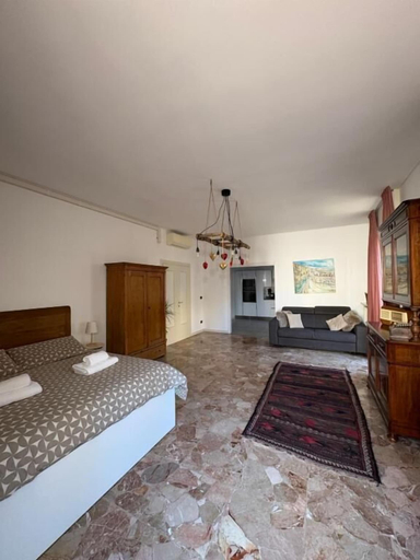 Room 2, Catullo 12, Verona