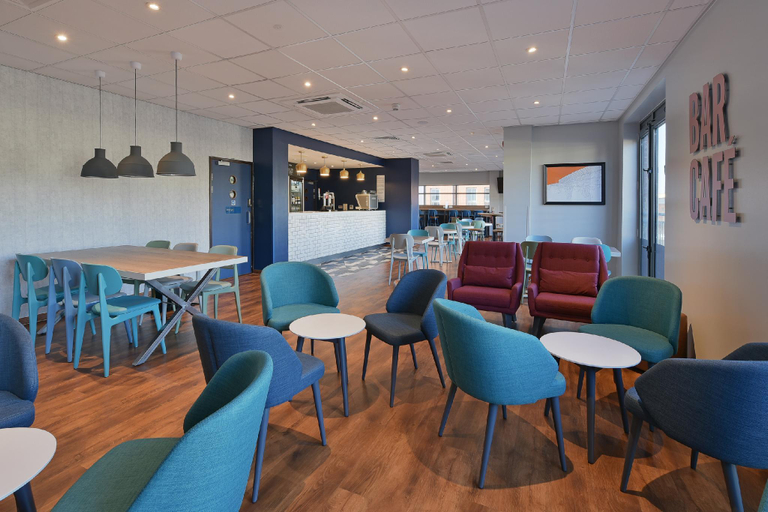 Food & Drinks 5, Travelodge Camberley Central, Surrey