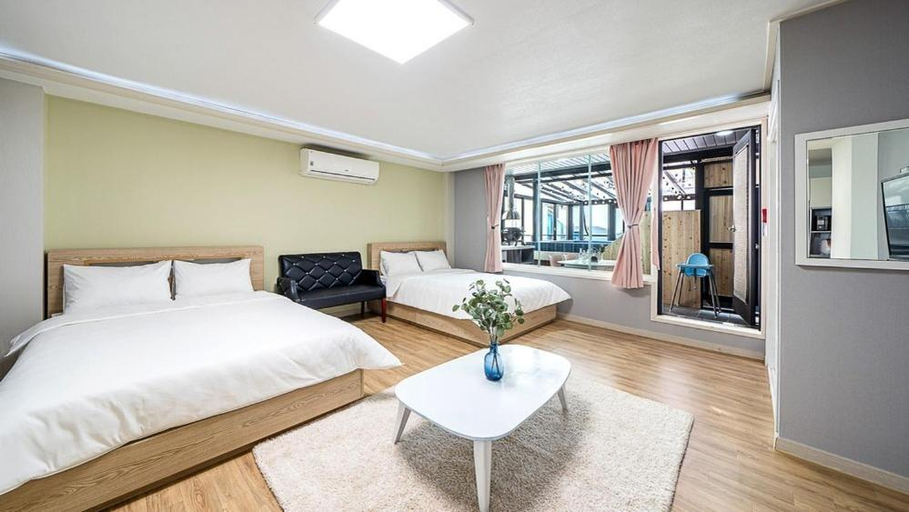Bedroom 2, Geoje Memory Kidspoolvilla, Geoje