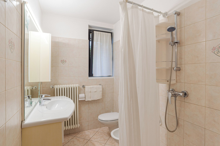 Bathroom, Co.ri. Appartamenti Dependance, Como