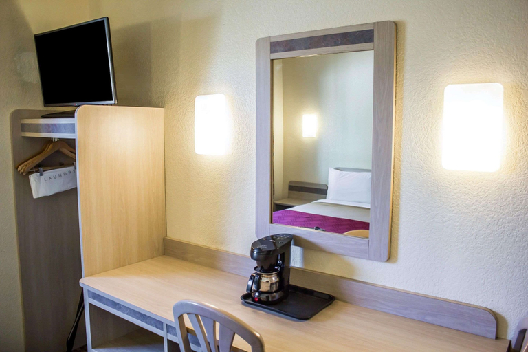 Bedroom 4, Econo Lodge Meadville, Crawford