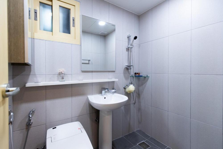 Bathroom 3, Jayouhaneun private house, Jeju