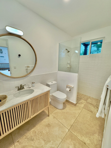 Bathroom 2, Verdaad Mansion, Tamanique