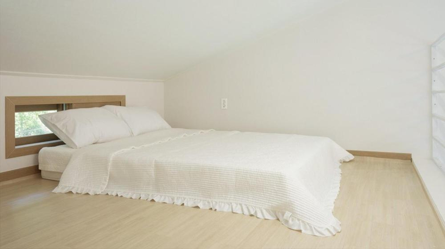 Bedroom 2, Hadong Hwigeseutei Pensyeon, Hadong