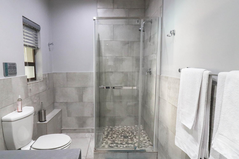 Bathroom 2, African Sands Guesthouse, Mangaung