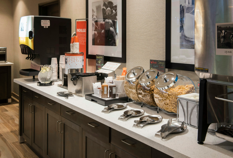 Food & Drinks 5, Hampton Inn & Suites Seattle/Redmond, King