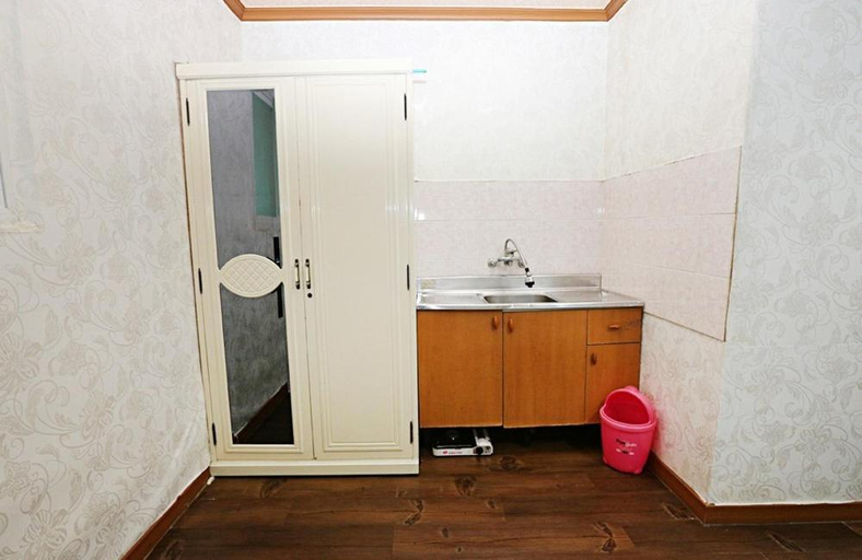 Bathroom 3, Taean Gaetyeowool Pension, Taean