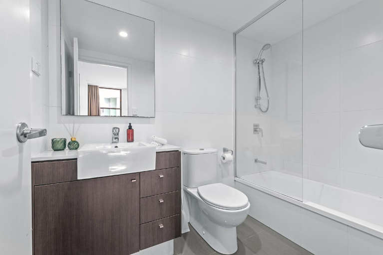 Bathroom, Cirque Apartments, New Farm