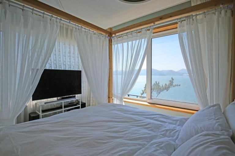 Bedroom 2, Namhae Bokkongii Seesru Ocean View Poolvilla, Namhae