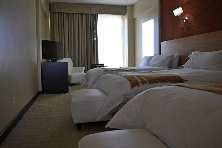 5, Rayentray Grand Hotel, Biedma