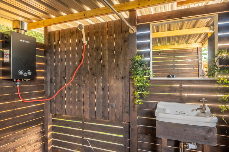 Shower 5, Luxury glamping in Constable Country - Valley View Yurt, Suffolk