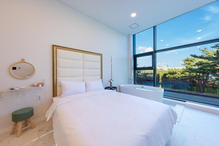 Bedroom 2, Gangneung Good day Poolvilla, Gangneung
