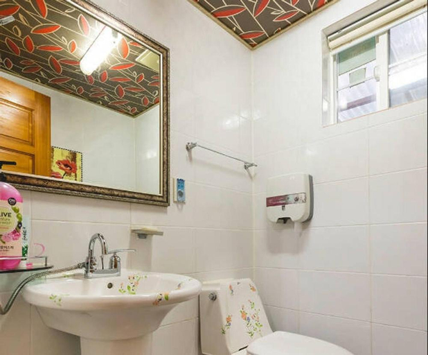Bathroom 3, gurye supyiyojeong pensyeon, Gurye
