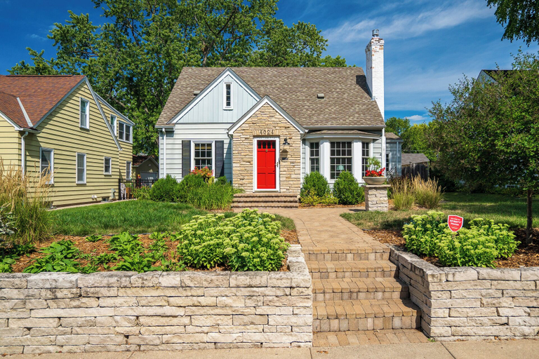 Exterior & Views 2, Shoreline Villa, Hennepin