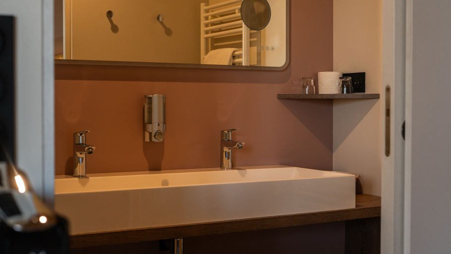 Bathroom 5, Manoir le Roure, Drôme