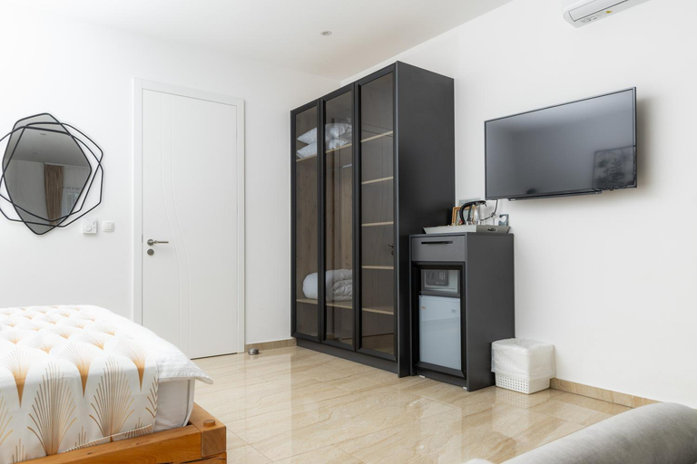 Others 4, White House Radac Peja, Istok