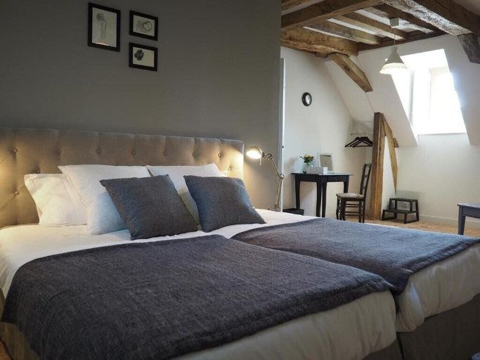 Bedroom 2, Les Grands-Aulnais, Mayenne
