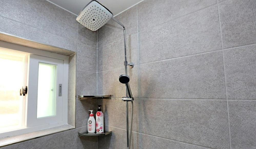Bathroom 3, badajeongweonpensyeon, Seosan