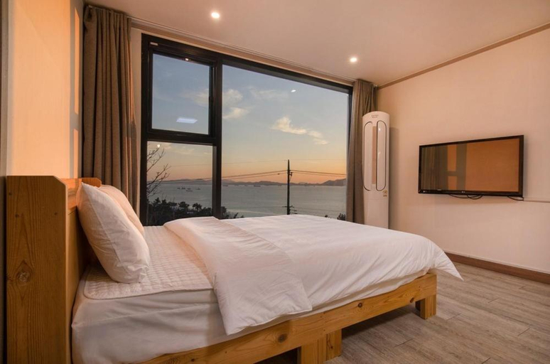 Bedroom 2, beotkkotgil jinaseo, Namhae