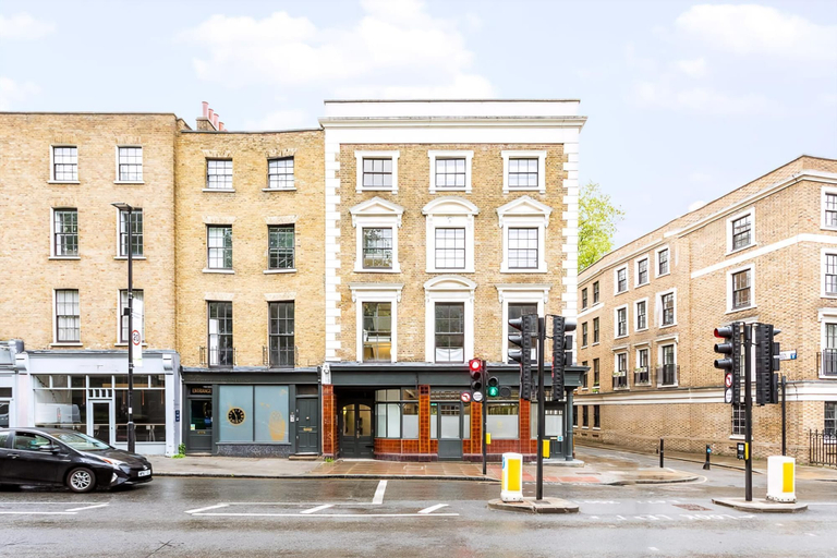 Exterior & Views 2, Bright & Comfortable Angel Apartment, London