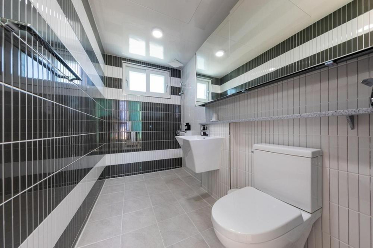 Bathroom 3, Soakcho Biroso Spring, Goseong