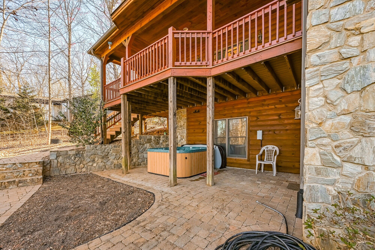 Terrace/patio 3, Sunset-starshine - Inviting Waterfront Cabin With hot Tub, Kayaks, Bedford