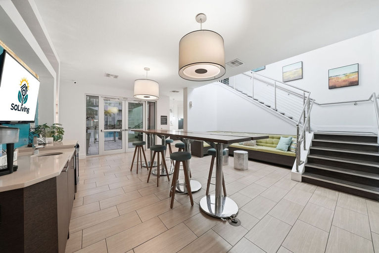 Room 2, Modern 2BR w Pool Pet-friendly Unit 18, Hillsborough