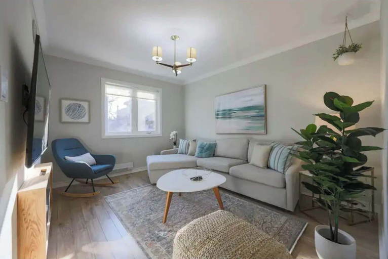 Others 4, Casa Hotels: Modern 2BR Suite in Leslieville, Toronto