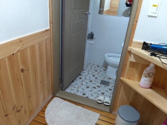 Bathroom 3, Sangjoo munjangdae healing house, Sangju