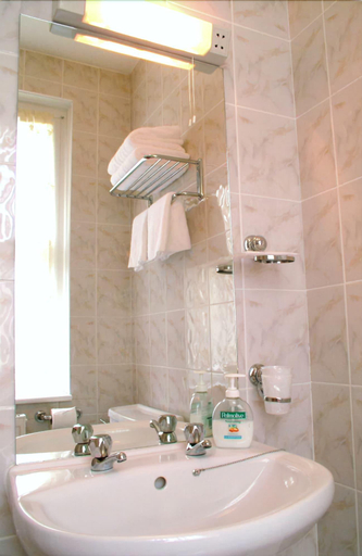 Room 2, Acorn Lodge Gatwick Hotel, Surrey