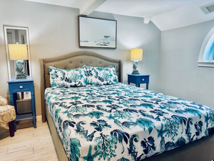Room 4, Sandy Toes Stay - Coastal 2bdr, Galveston
