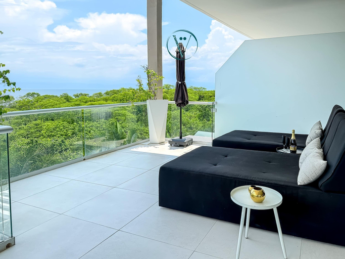 Terrace/patio 2, Luxury 2BR Bolongo Ocean View Private Beach, Compostela
