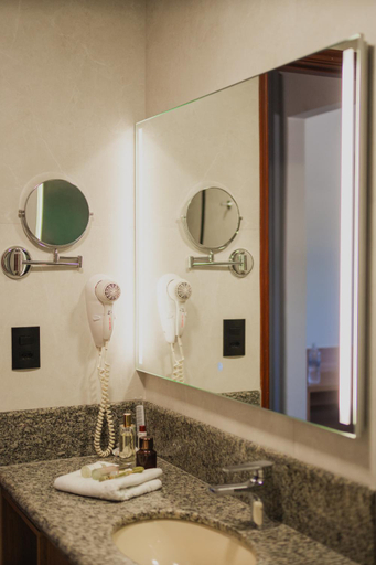 Bathroom 5, Biazi Plaza Hotel, Bauru