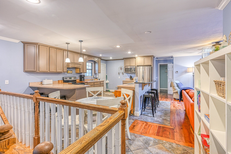Interior 5, SML Ski School - Pet Friendly Lake Lodge With Waterfront Deck, Firepit, & Game Room, Bedford