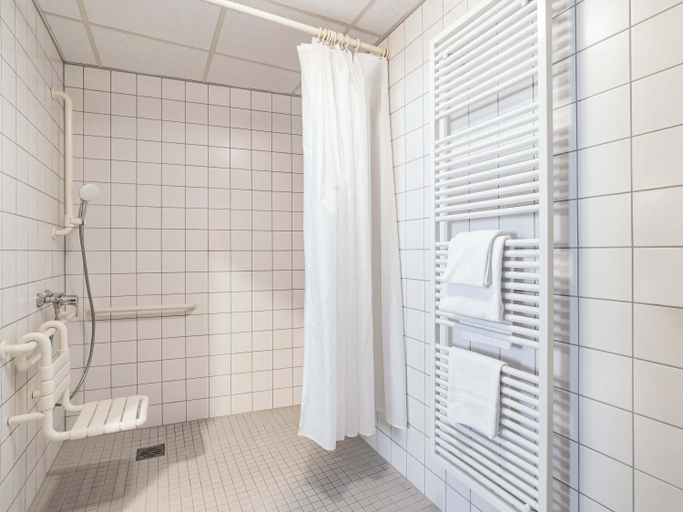 Bathroom 3, B&B HOTEL Saarbrucken-Ost, Regionalverband Saarbrücken