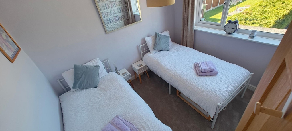 Room 2, Near Beach - Garden - Pets - Parking - Sleeps 4, Conwy