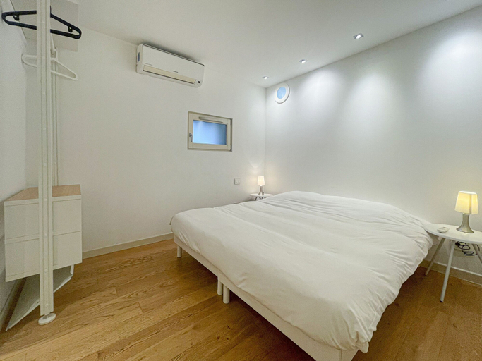 Room 3, 209 - Tony Allard 3A, Alpes-Maritimes