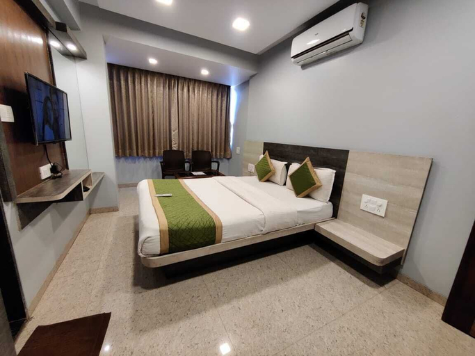 Room 5, Hotel Forest View, Satara